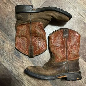 Ariat boys boots •size 3.5